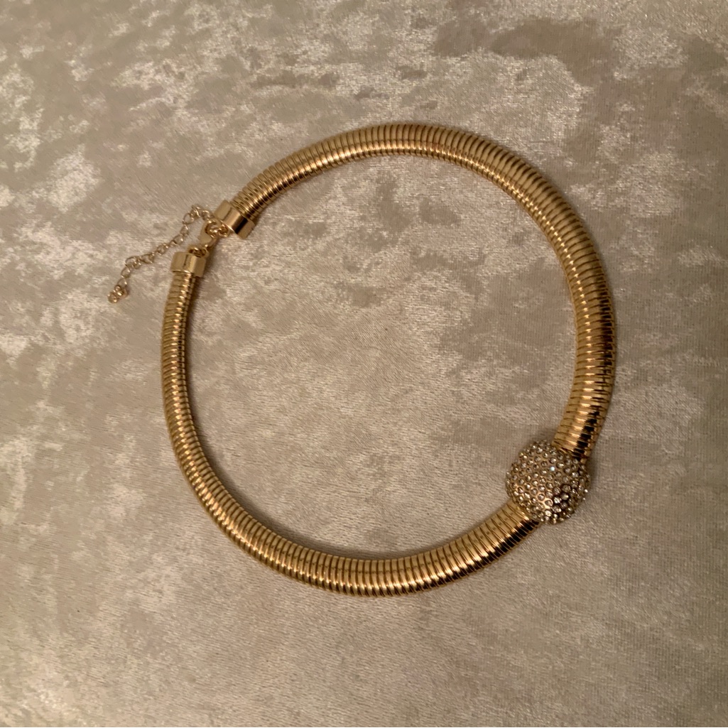 Elegant Gold Necklace With Crystal Accent 45$